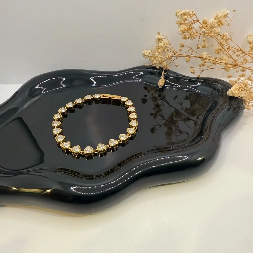 NEW 18K GOLD PLATED HEART TENNIS BRACELET – TIMELESS LOVE - Picture 4 of 4